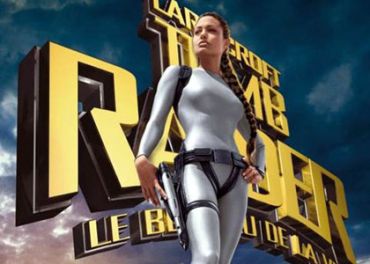 Lara Croft, alias Angelina Jolie, plus séductrice que James Bond