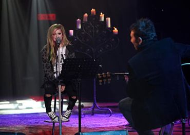 Claire Keim, Zaz et Avril Lavigne chantent pour les femmes