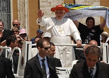 Les arnaques du tourisme et les secrets du Vatican rassemblent le public sur la TNT