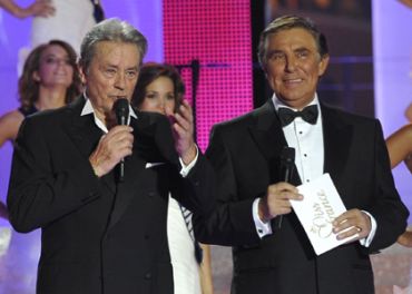 Alain Delon devient président à vie du jury des Miss France 