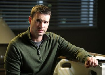 Après Grey's Anatomy et True Blood, Scott Foley rejoint Becki Newton