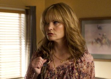 Revenge : Jennifer Jason Leigh jouera la mère d'Emily Thorne