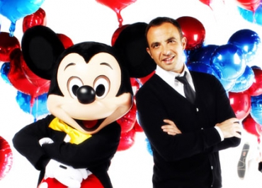 Nikos Aliagas s'amuse sur TF1 avec Mickey à Disneyland Resort Paris