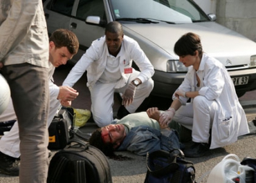L'équipe médicale d'urgence de France 2 sous asphyxie