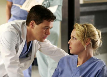 Grey's Anatomy : Katherine Heigl reste, TR Knight confirme son départ