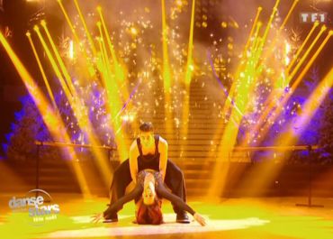 Amel Bent remporte le trophée de Danse avec les stars fête Noël