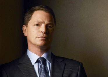 Joshua Malina : « Scandal est à la fois un soap, un thriller et une série politique »