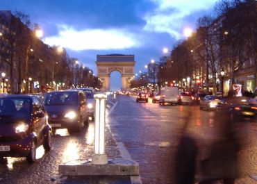 Enquête d'action : drogues et tensions à Paris font recette sur W9