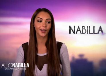 Nabilla Benattia s'installe à la table de Thierry Ardisson sur Canal+