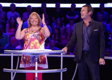 Jean-Luc Reichmann met l'ensemble de ses concurrents Au pied du mur