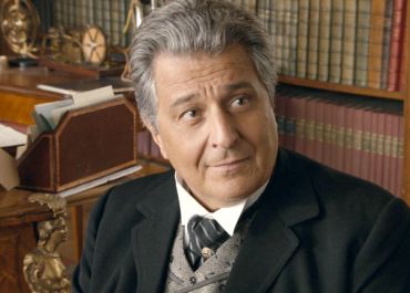 Christian Clavier justifie son exil à Londres dans Sept à Huit sur TF1