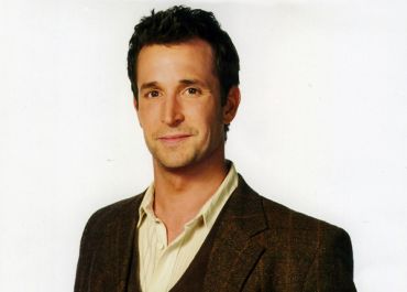 Noah Wyle (Flynn Carson et les nouveaux aventuriers) : « Je rêve de réaliser un épisode de Mad Men »