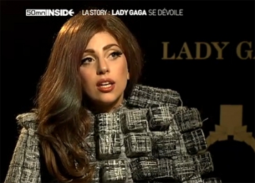 Lady Gaga se dévoile devant femmes et jeunes