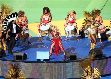 Coupe du monde : Shakira enflamme le stade Maracana et le public de TF1