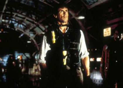 Les femmes admirent Stallone dans Daylight Les femmes admirent Stallone dans Daylight