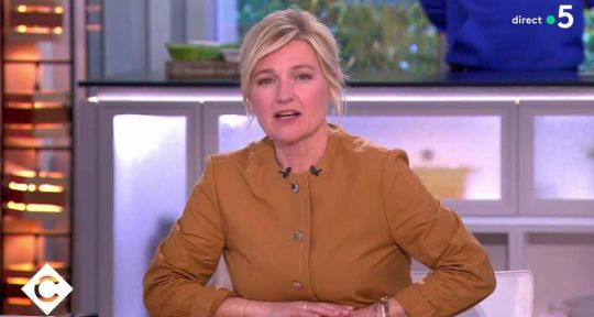 C à vous : « C’est affreux ! » Anne-Elisabeth Lemoine s’excuse auprès d’un invité après une blague sur France 5 