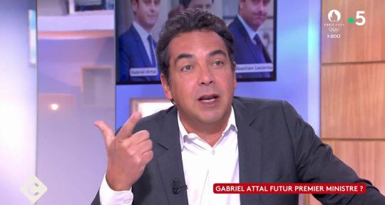 “On le diffuse ça ?” Patrick Cohen se croit hors antenne et dénonce une séquence volée dans C à vous