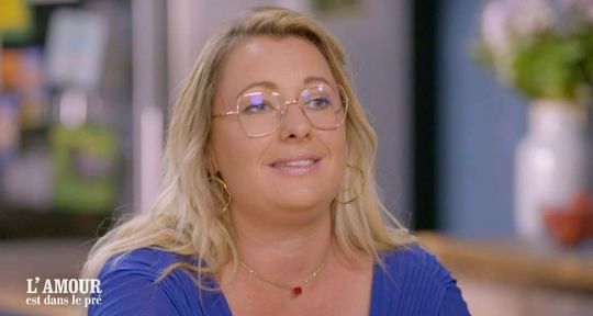 L’amour est dans le pré (spoiler) : Nadège enceinte ? Karine Le Marchand s’effondre sur sa table sur M6