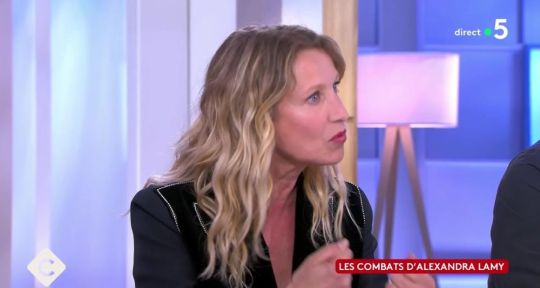 C à vous : Alexandra Lamy scandalisée face à Anne-Elisabeth Lemoine “Ils ont toujours l’impression qu’on est en train de les attaquer”