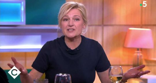 C à vous : une invitée veut partir en direct du plateau d’Anne-Elisabeth Lemoine, Bertrand Chameroy remplacé sur France 5 