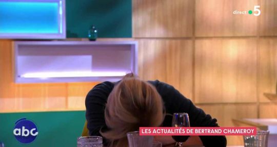C à vous : Anne-Elisabeth Lemoine s’écroule sur la table en direct, le départ d’une chroniqueuse sur France 5
