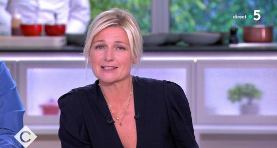 C à vous : incidents en direct pour Anne-Elisabeth Lemoine, le commentaire osé de Patrick Cohen sur France 5 