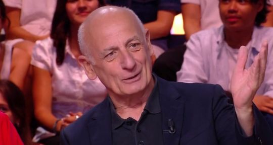 “J’ai fait un petit accident…” Jean-Michel Aphatie s’arrête en plein direct dans Quotidien “J’ai fait un petit accident…” Jean-Michel Aphatie s’arrête en plein direct dans Quotidien