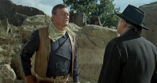 Le succès inattendu de John Wayne et Dean Martin dans un western classique