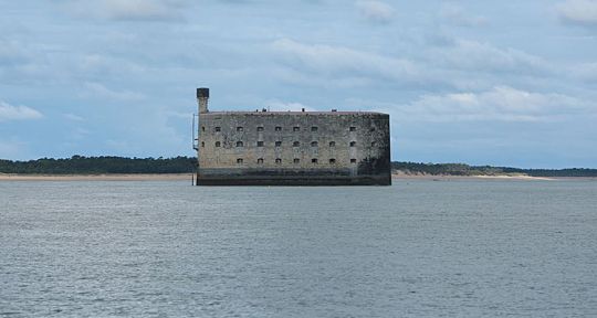 Fort Boyard : Hugo Clément, Enora Malagré, Lenni-Kim, Raquel Garrido... ce qui vous attend cet été sur France 2