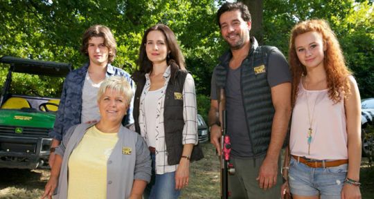 Joséphine, ange gardien : Grant Lawrens (Plus belle la vie) et Lisa Cipriani (Demain nous appartient) au zoo avec Titoff (TPMP)