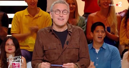 Les enfants de la télé en baisse, 19h le dimanche et Laurent Delahousse plus forts que Laurent Ruquier ?