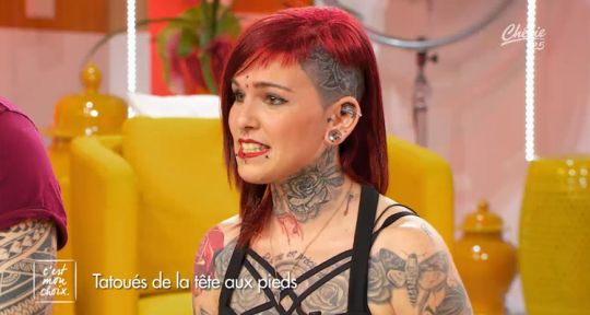 C’est mon choix (audiences) : Evelyne Thomas craque pour les tatouages et résiste à Valérie Damidot 