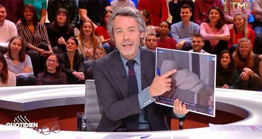 Quotidien : Yann Barthès fait pleurer son invité, Cyril Hanouna s’incline avec TPMP