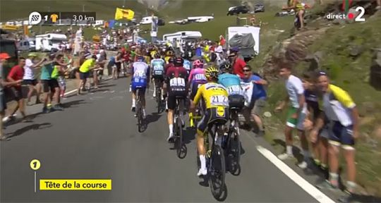 Affaire conclue : Sophie Davant reléguée, France 2 assomme TF1 avec le Tour de France