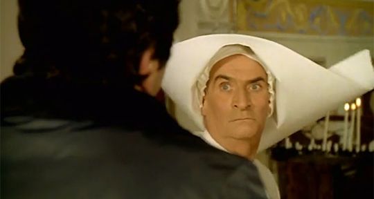 Le gendarme et les extraterrestres : Pourquoi Louis de Funès et son sosie sont privés de prime par M6 ?