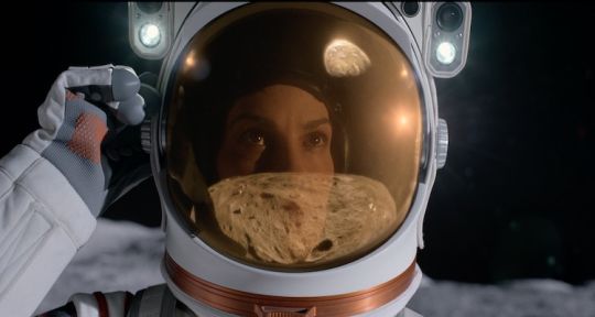 Away (Netflix) : une saison 2 pour Hilary Swank en mission sur Mars ?