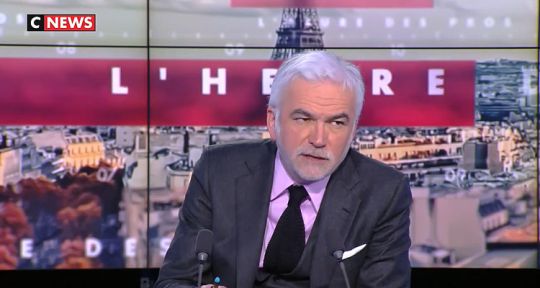 CNews : Pascal Praud refoule un chroniqueur, L’heure des pros s’envole