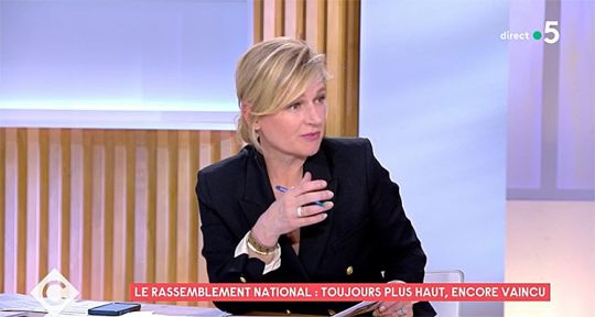 C à vous : la gaffe d’Anne-Elisabeth Lemoine, Patrick Cohen s’effondre sur France 5