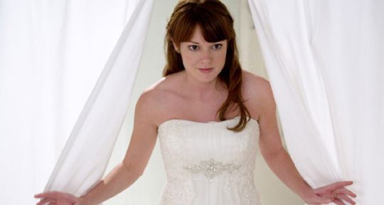Petit mensonge et grand mariage (M6) : Aubrey Dollar (Dawson) prise au piège d’un faux mariage