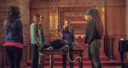 Adolescence tourmentée (TF1) : Janel Parrish (Pretty little liars) face à l’exorcisme