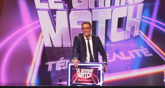 Julien Courbet : son one-man show en direct sur D8, depuis le camping de Puget-sur -Argens Julien Courbet : son one-man show en direct sur D8, depuis le camping de Puget-sur -Argens