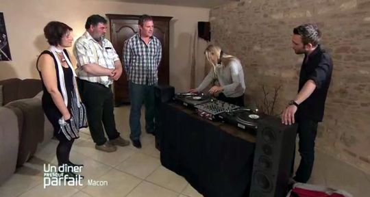 Un dîner presque parfait à Mâcon (W9) : la soirée disco de Mathieu entraîne 320 000 téléspectateurs sur la piste