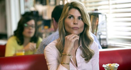 L’étincelle de Glenwood (TF1) : Lori Loughlin (90210,  La Fête à la maison) brocanteuse et enquêteuse récurrente