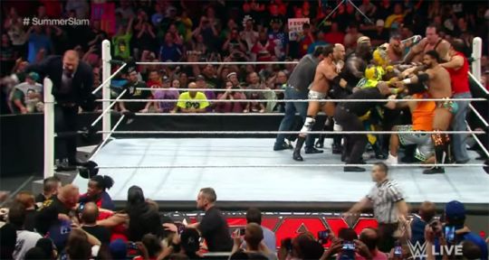 WWE Summerslam (AB1) : Stephen Amell (Arrow) et Neville face à Stardust et King Barrett