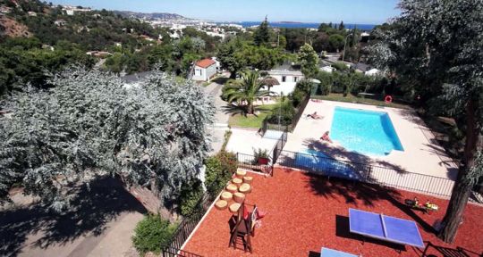 Bienvenue au camping de retour pour former un binôme avec 4 mariages pour 1 lune de miel