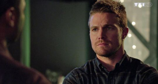 Arrow (saison 3) : Oliver navigue en eaux troubles sur TF1 Arrow (saison 3) : Oliver navigue en eaux troubles sur TF1