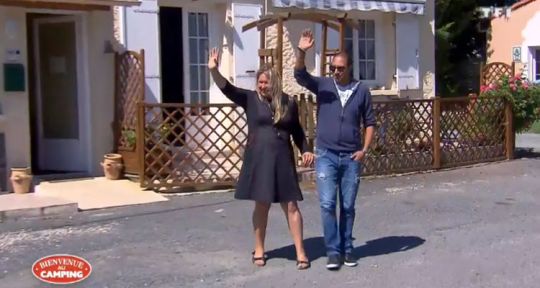 Bienvenue au camping : Damien et Christophe soulignent la « disponibilité exemplaire » de Christelle et Sadok, Amandine et Bernard « bluffés »