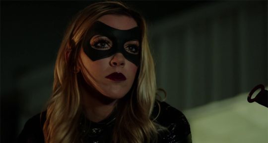 Arrow : Katie Cassidy (Laurel Lance) dans la saison 5 mais aussi dans Flash et Legends of Tomorrow