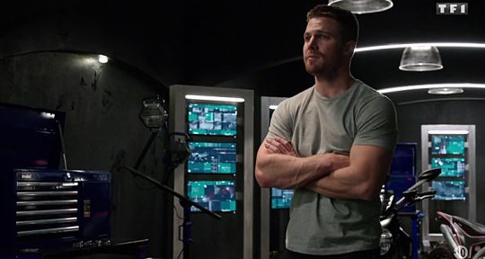 Arrow : Oliver fait appel à Constantine pour libérer l’âme de Sara, Ray se fait minaturiser