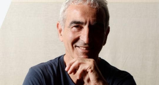 Après Touche pas à mon sport, Raymond Domenech quitte Estelle Denis pour L’Equipe